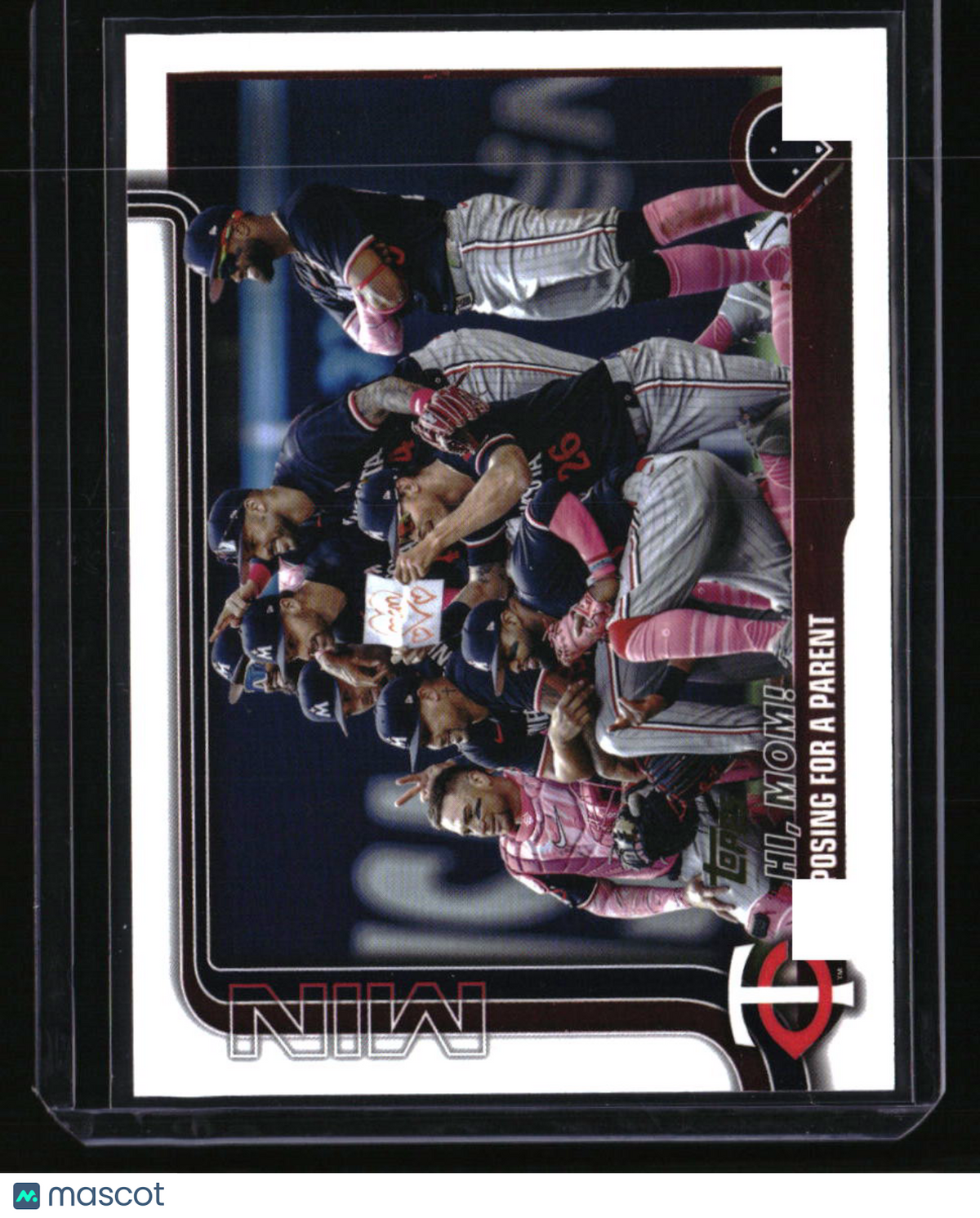 2025 Topps Hi, Mom! Posing for a Parent Golden Mirror